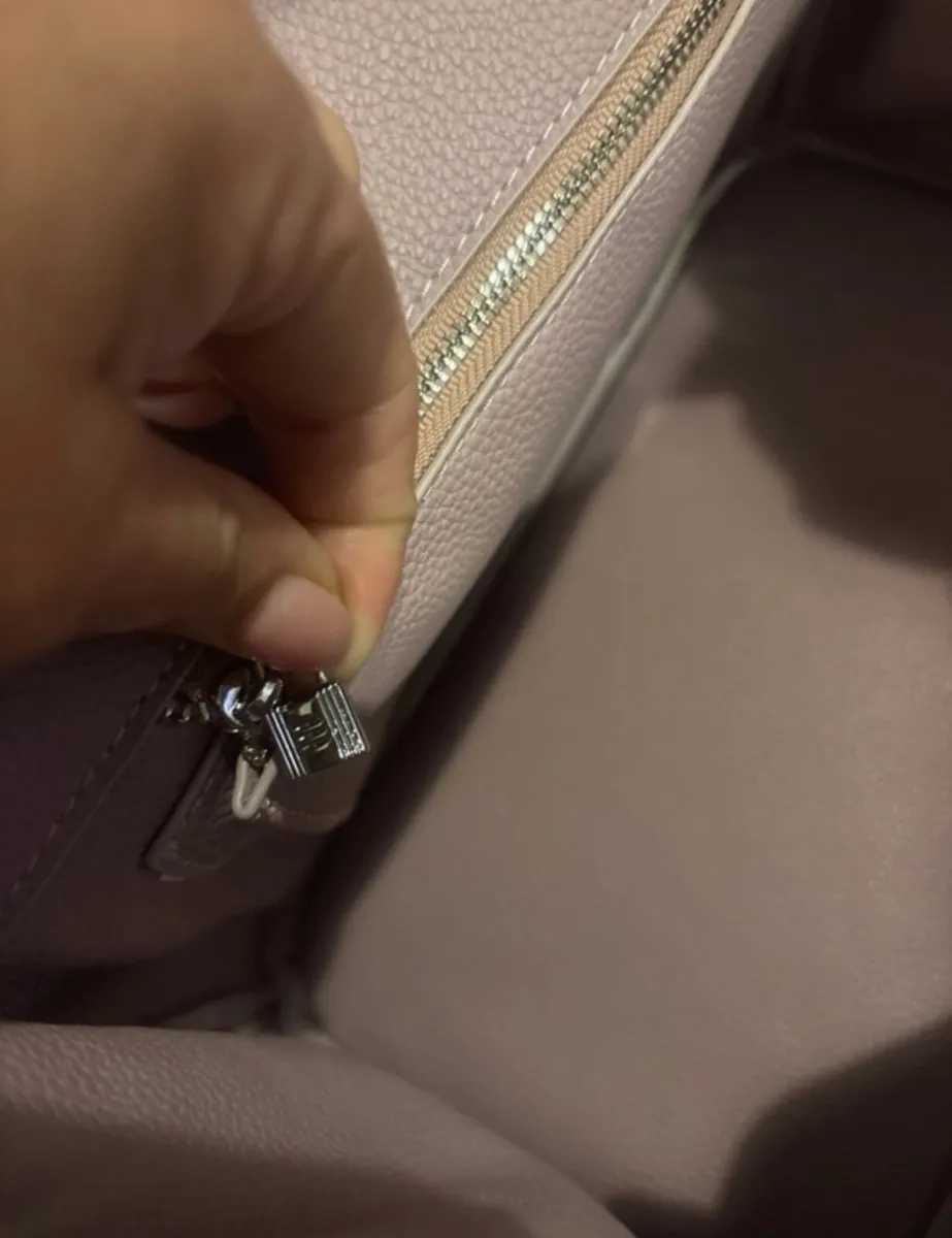 Ladies leather hand bag - Image 2