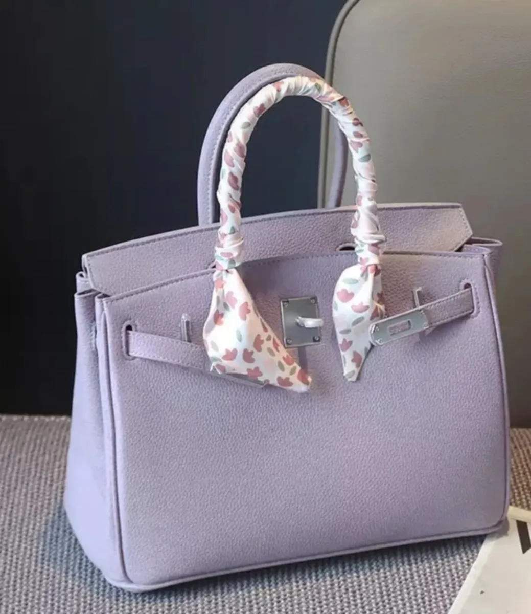 Ladies leather hand bag - Image 1