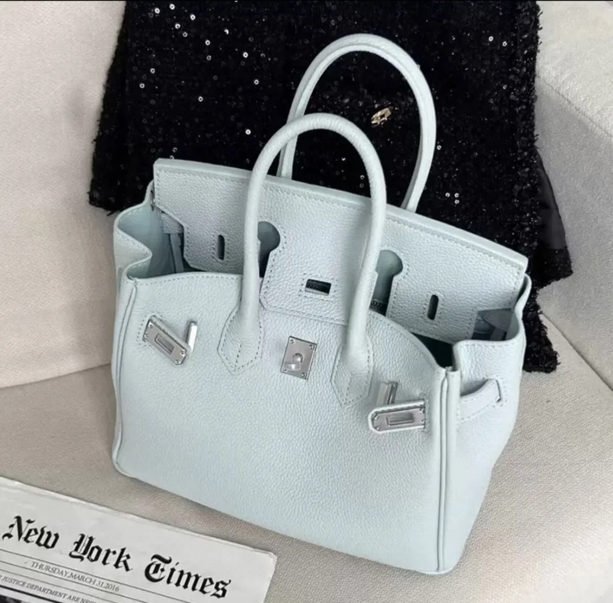 Ladies leather handbag - Image 1