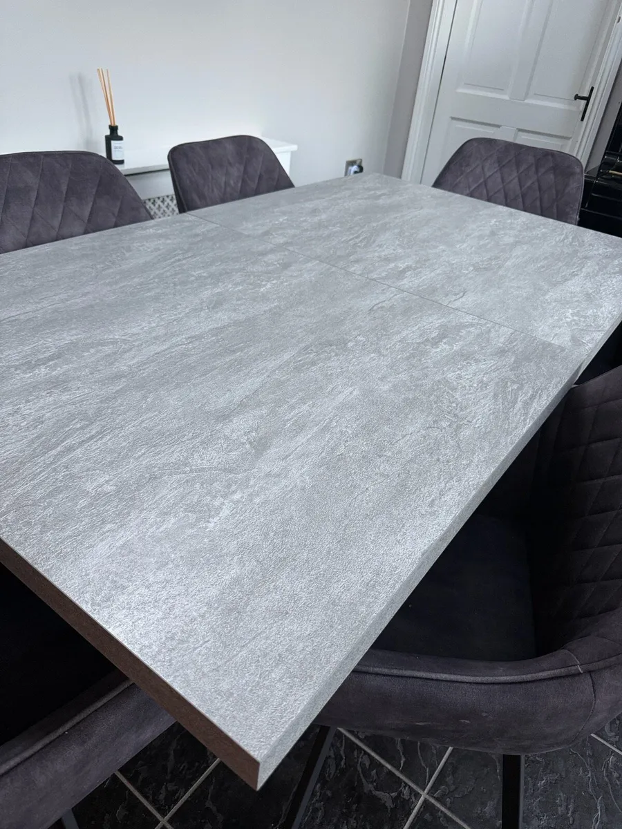 Dining table & 6 chairs - Image 1