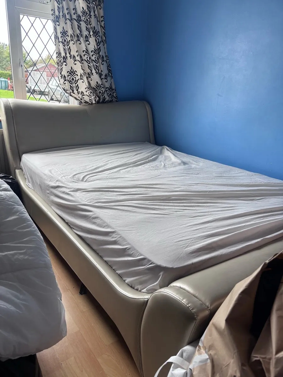 Double bed frame - Image 1