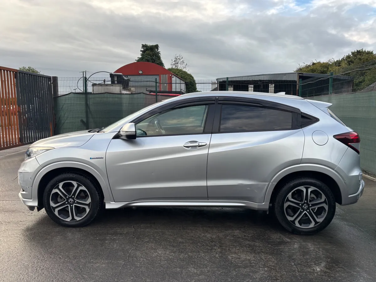 151Honda Vezel Hybrid Drive Home - Image 2