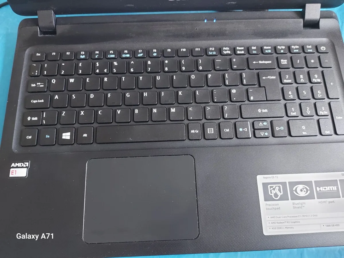 Acer Aspire ES 15 Laptop, 4GB, 1TB, Wins 10 - Image 2