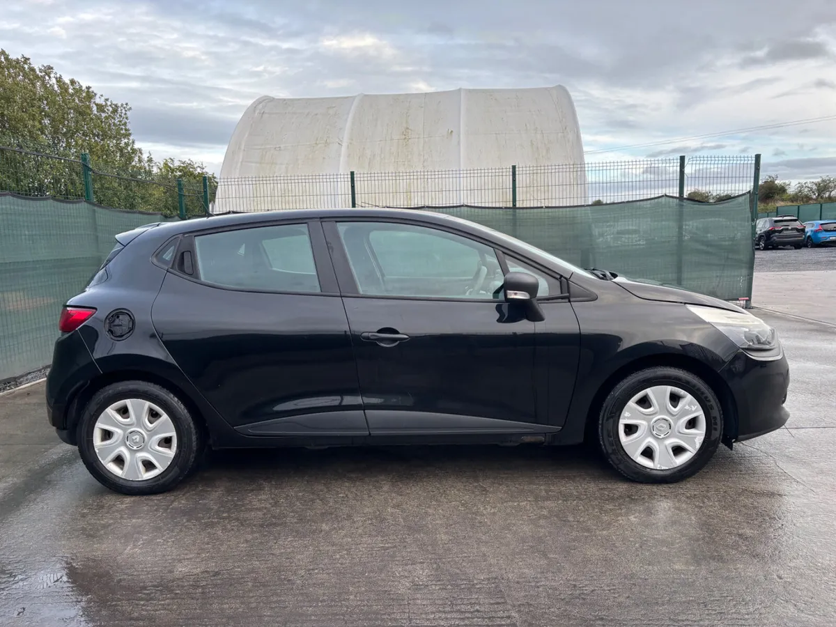 141 Renault Clio Light Damage Drive Home - Image 3