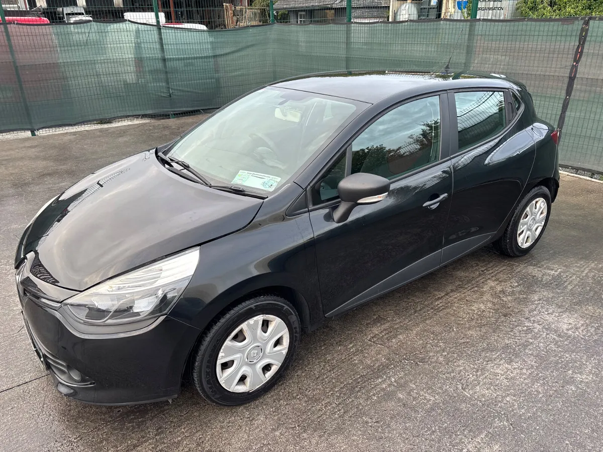 141 Renault Clio Light Damage Drive Home - Image 1