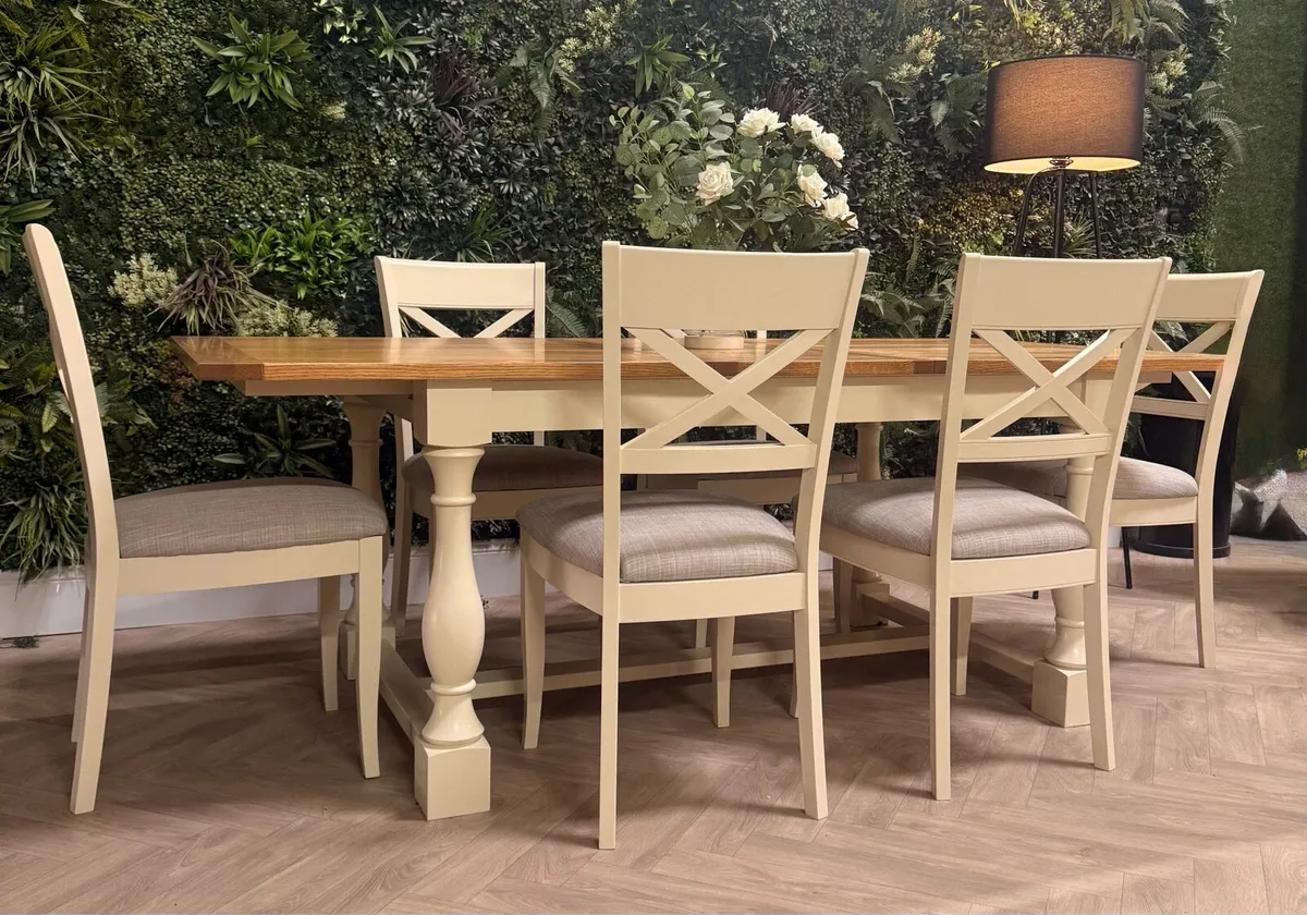 Montreux extending oak kitchen table & 6 chairs - Image 2
