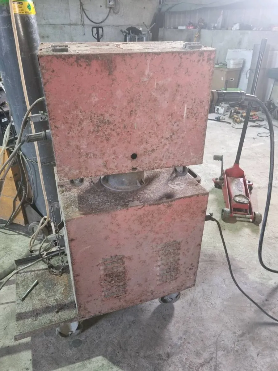 MIG WELDER 300 AMP - Image 2