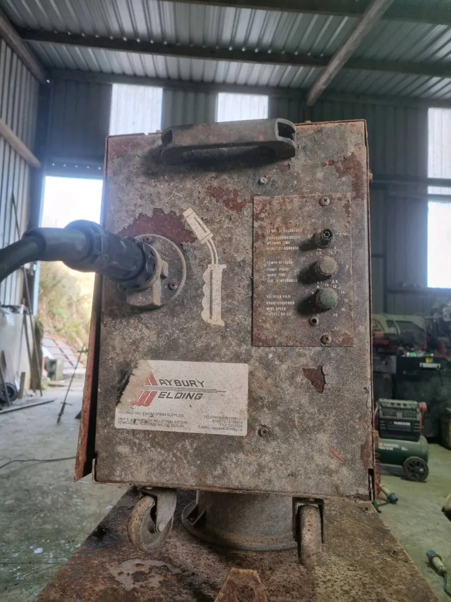 MIG WELDER 300 AMP - Image 4