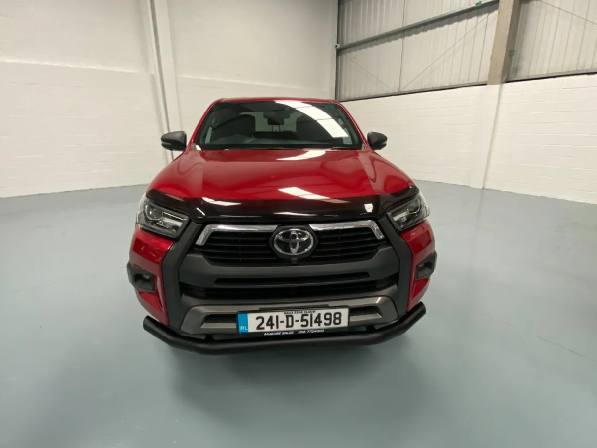 241 Toyota Hilux  InvincibleX 2.8 Auto - Image 3