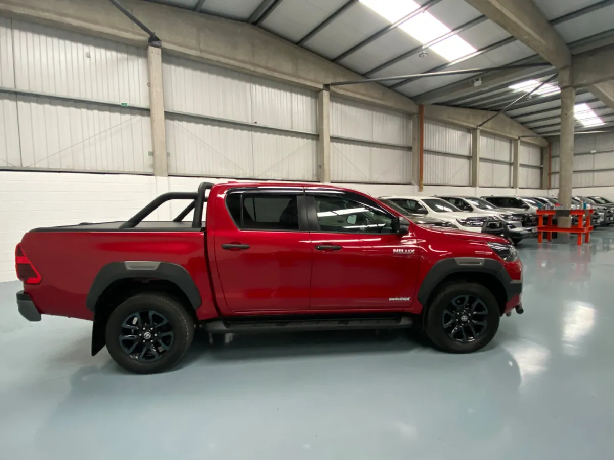 241 Toyota Hilux  InvincibleX 2.8 Auto - Image 4