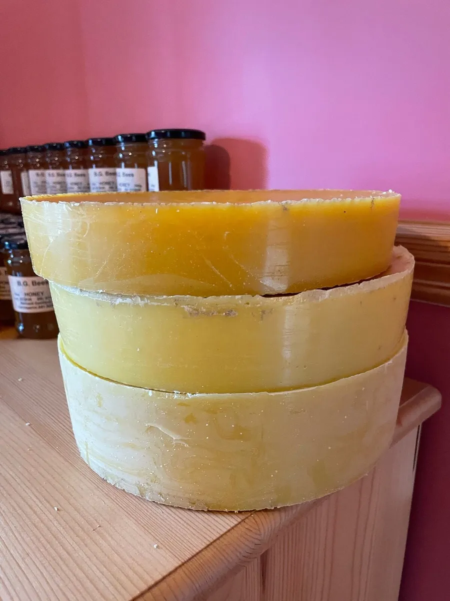 Pure beeswax - Image 1