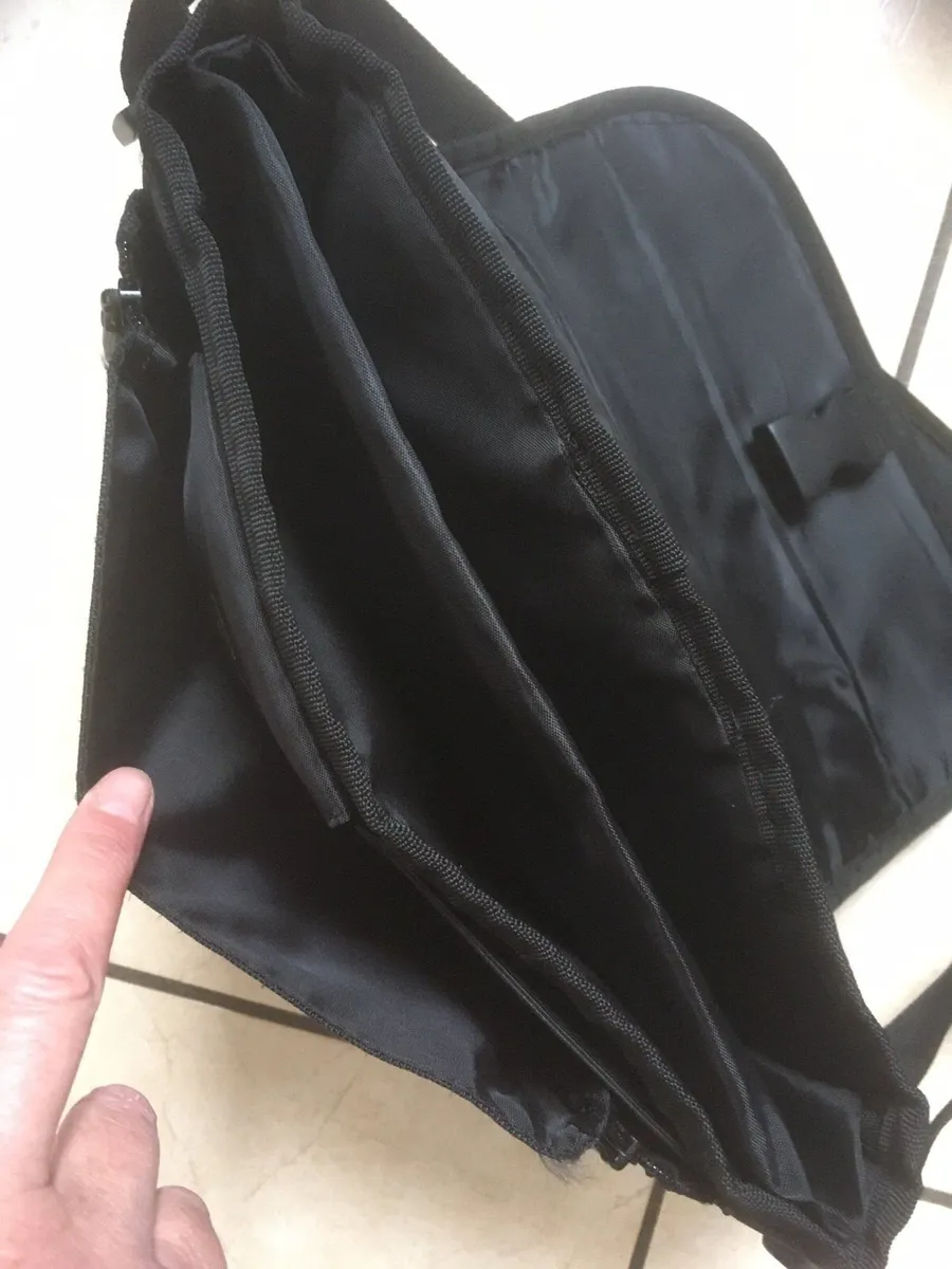Targus Carry Bag for iPad, Tablet or Small Laptop - Image 2