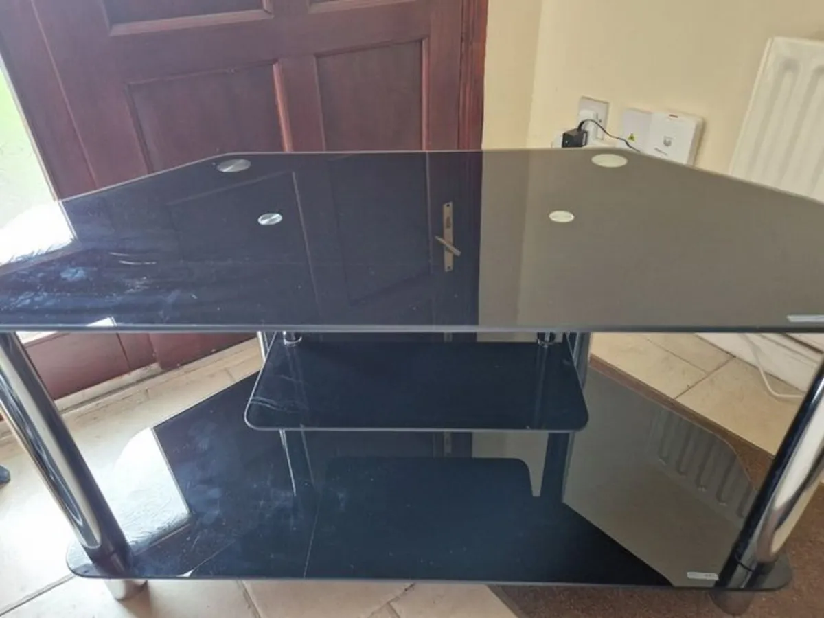 Tempered Glass TV Table, in Excellent/New Conditio - Image 2