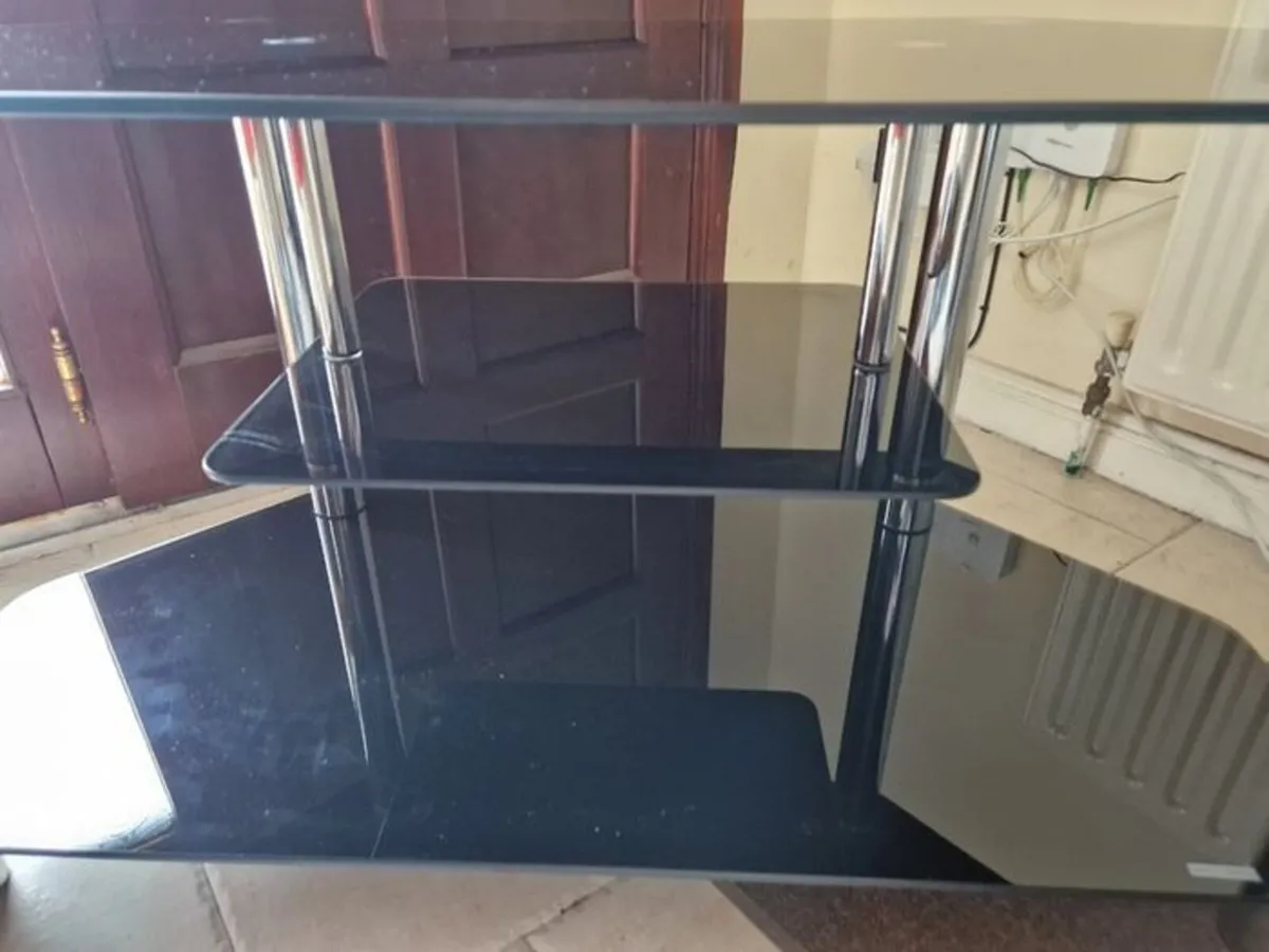 Tempered Glass TV Table, in Excellent/New Conditio - Image 3