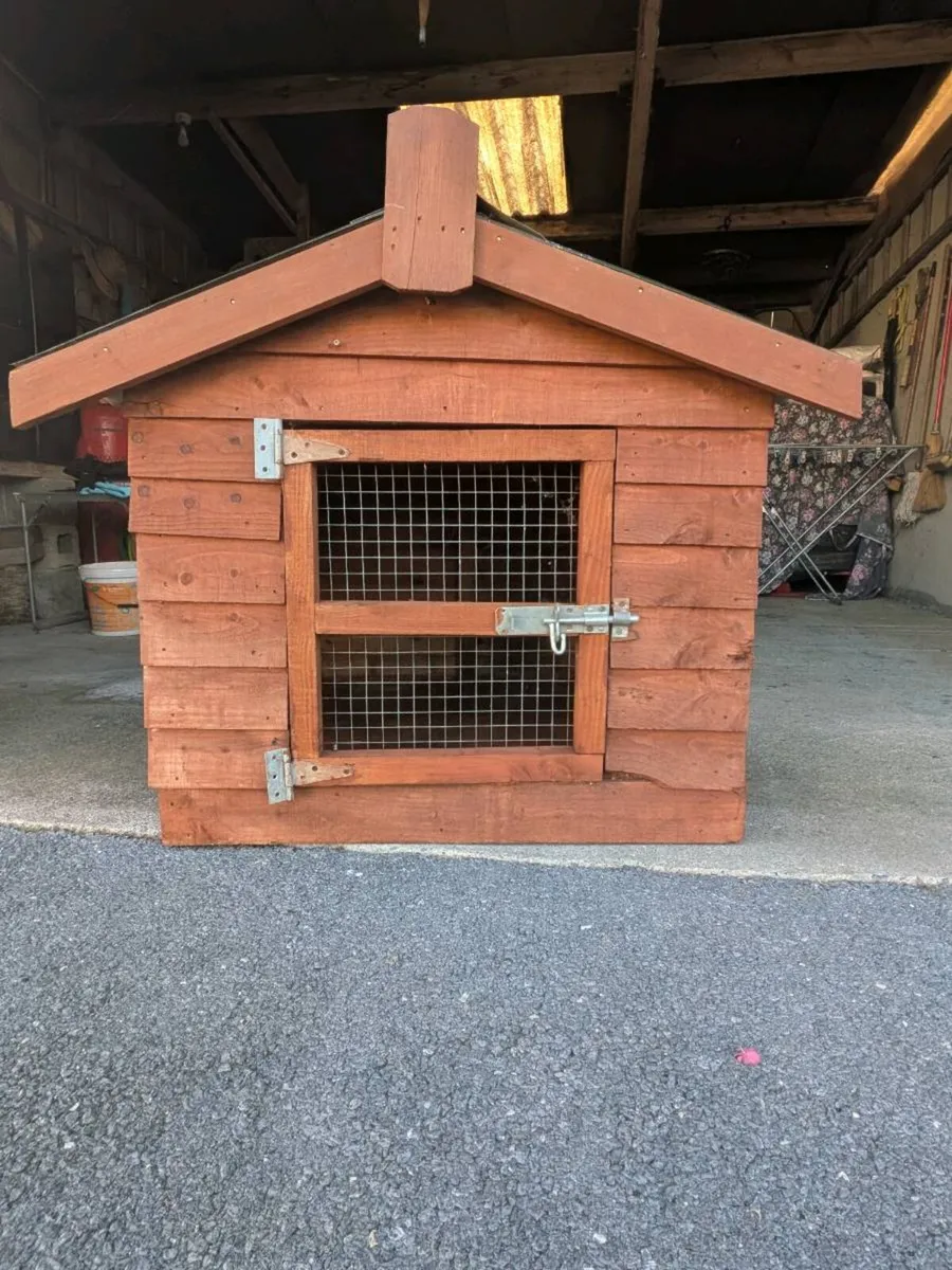 Dog house - Image 1