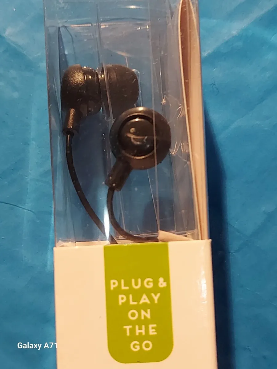 BRAND NEW & SEALED Trebl Stereo Headphones - Image 4