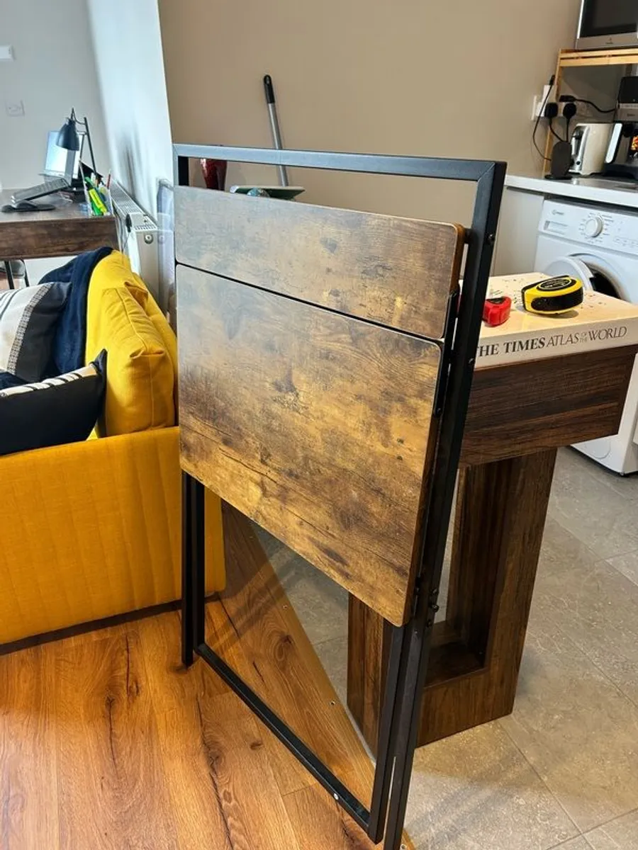 School desk - Image 1