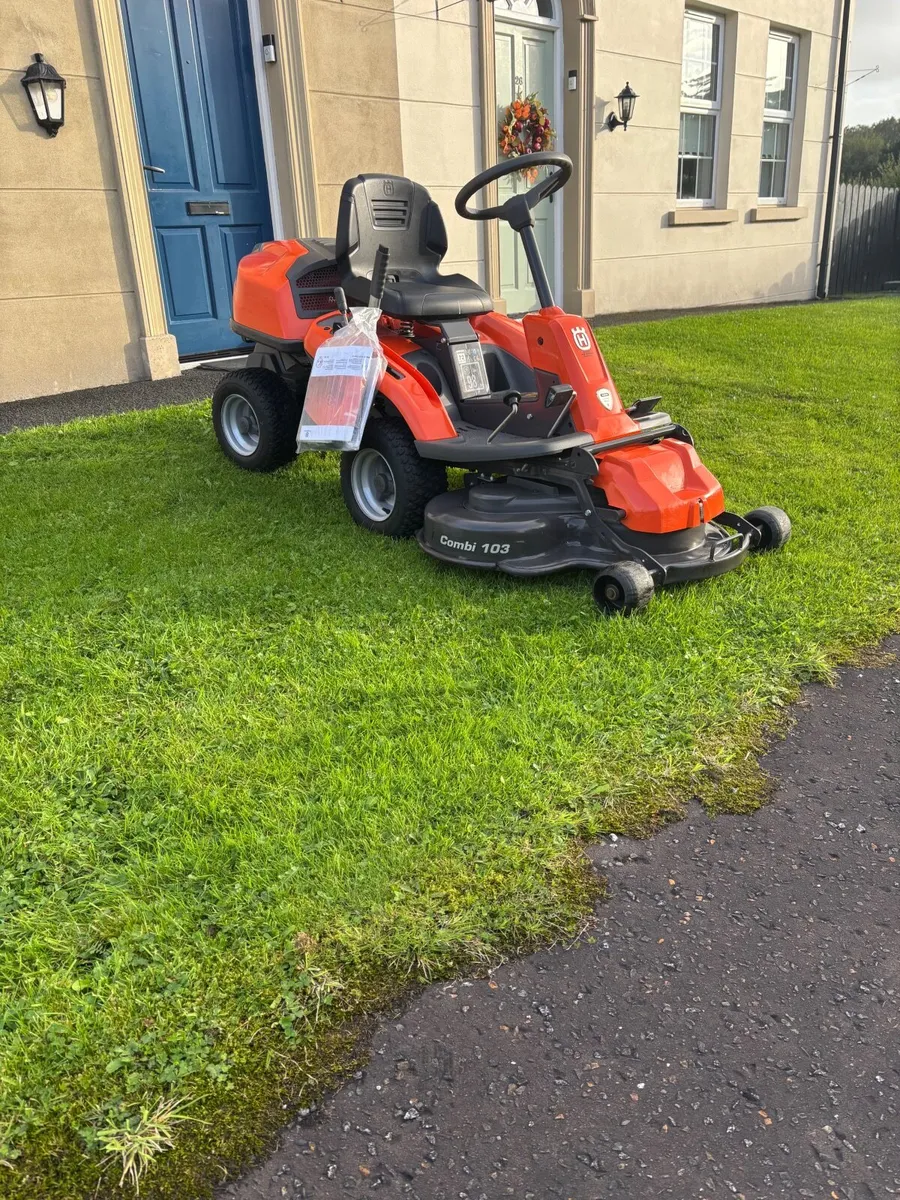 Husqvarna R214TC ride on lawnmower - Image 1