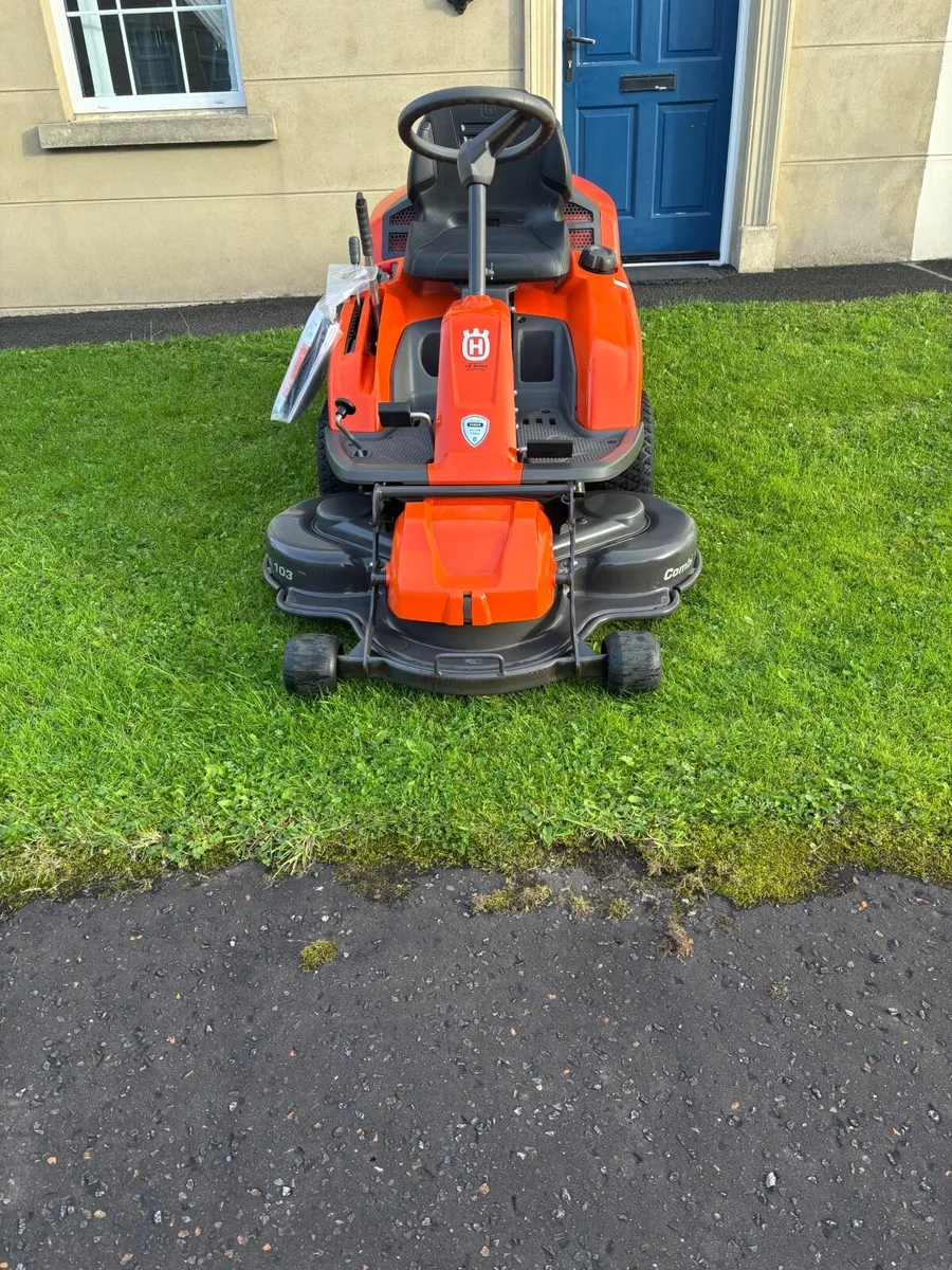 Husqvarna R214TC ride on lawnmower - Image 2