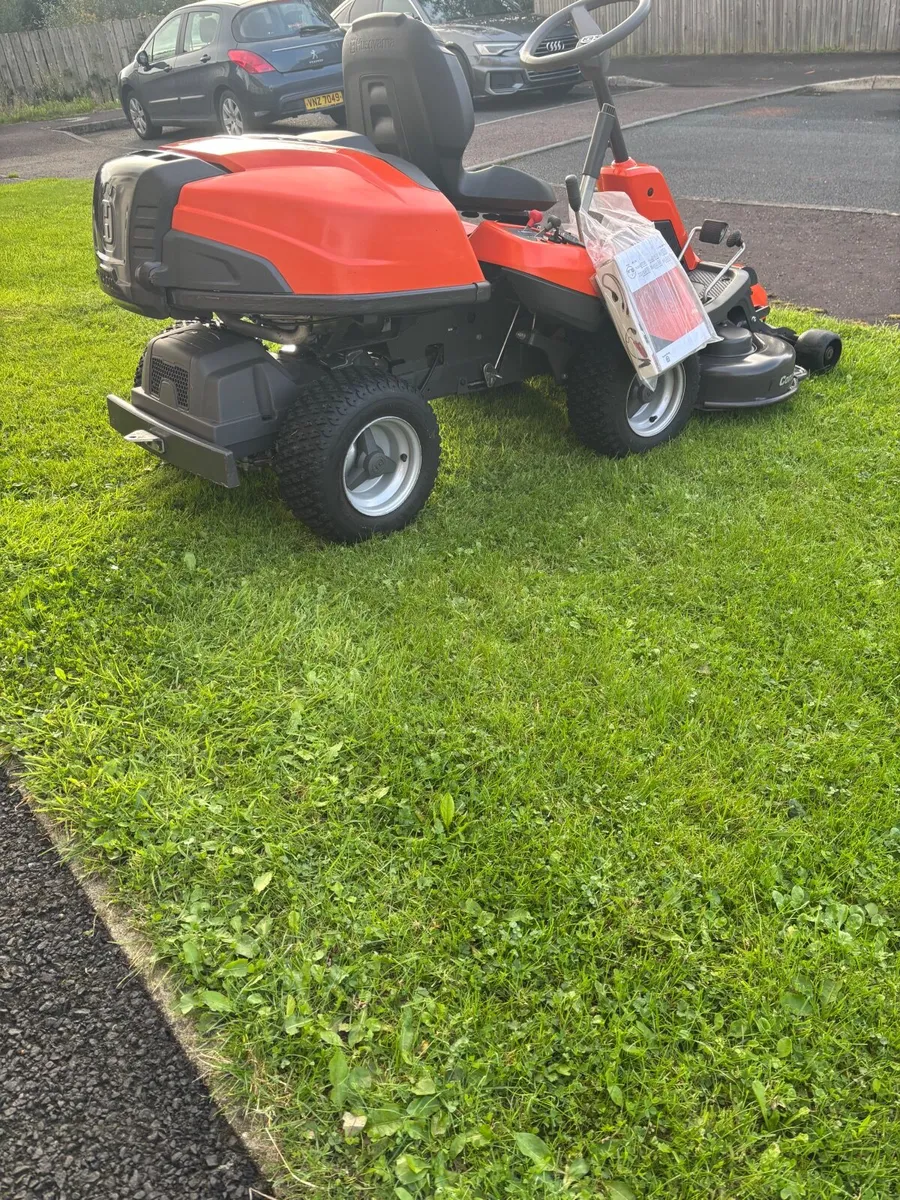 Husqvarna R214TC ride on lawnmower - Image 4