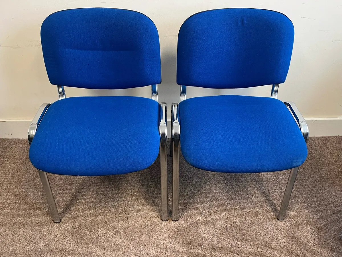 30 Matching Stackable Conference / Meeting Chairs - Image 3