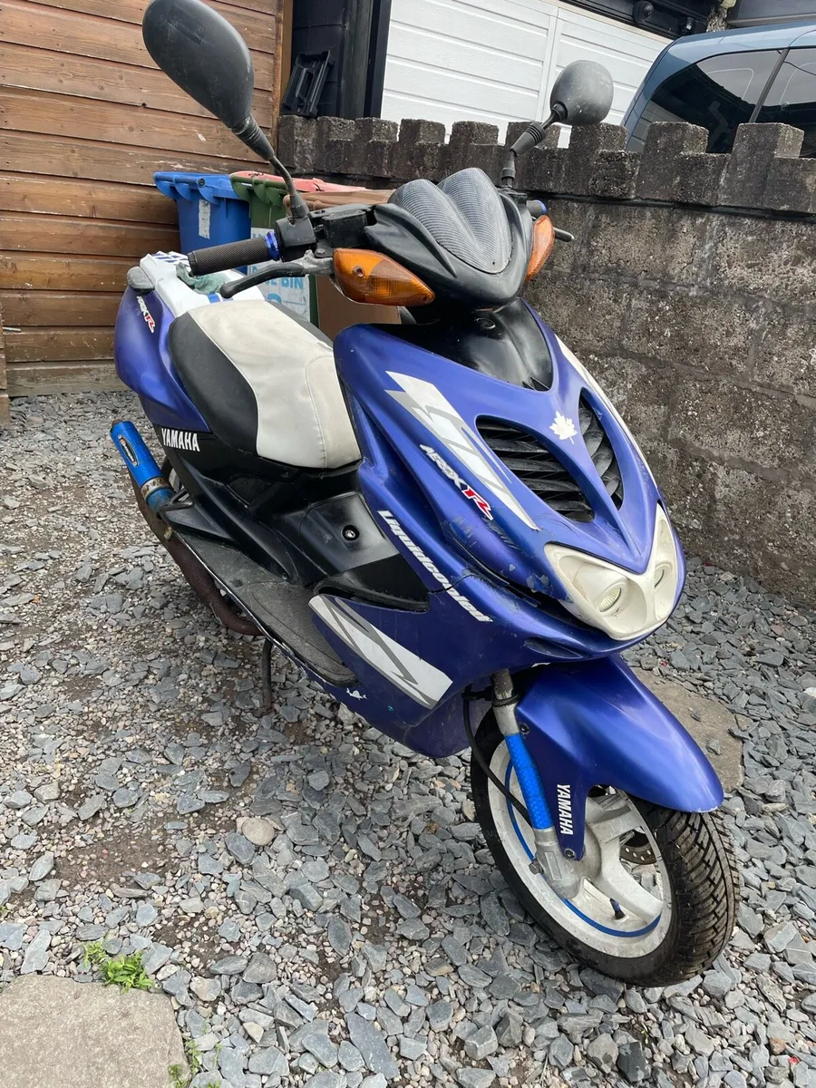 Yamaha Aerox r scooter 50cc - Image 4