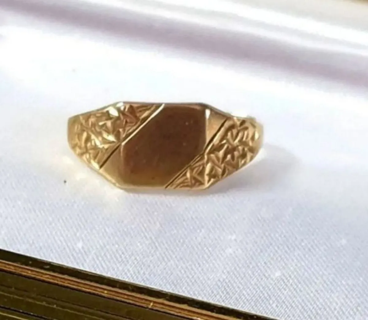 Vintage Gentlemans Signet Ring - Image 3