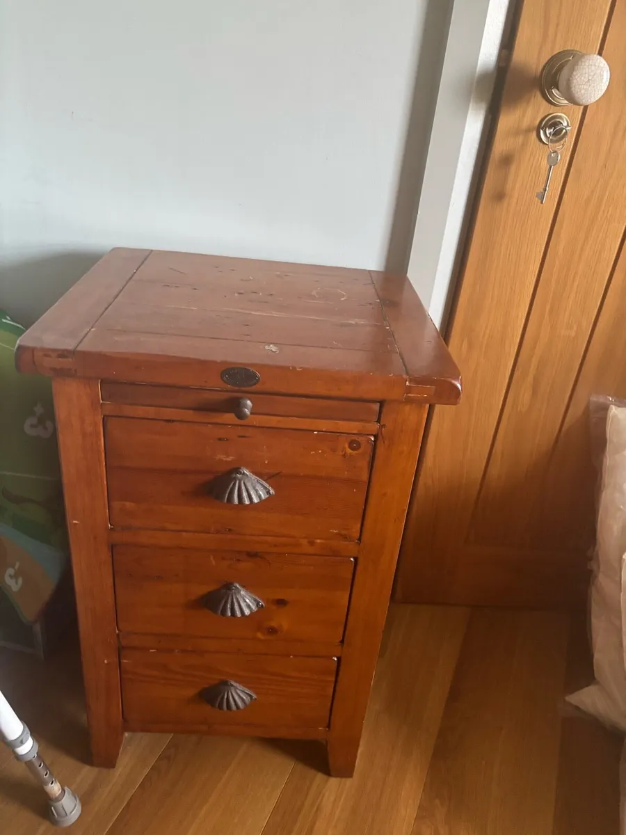 Bedside lockers - Image 2