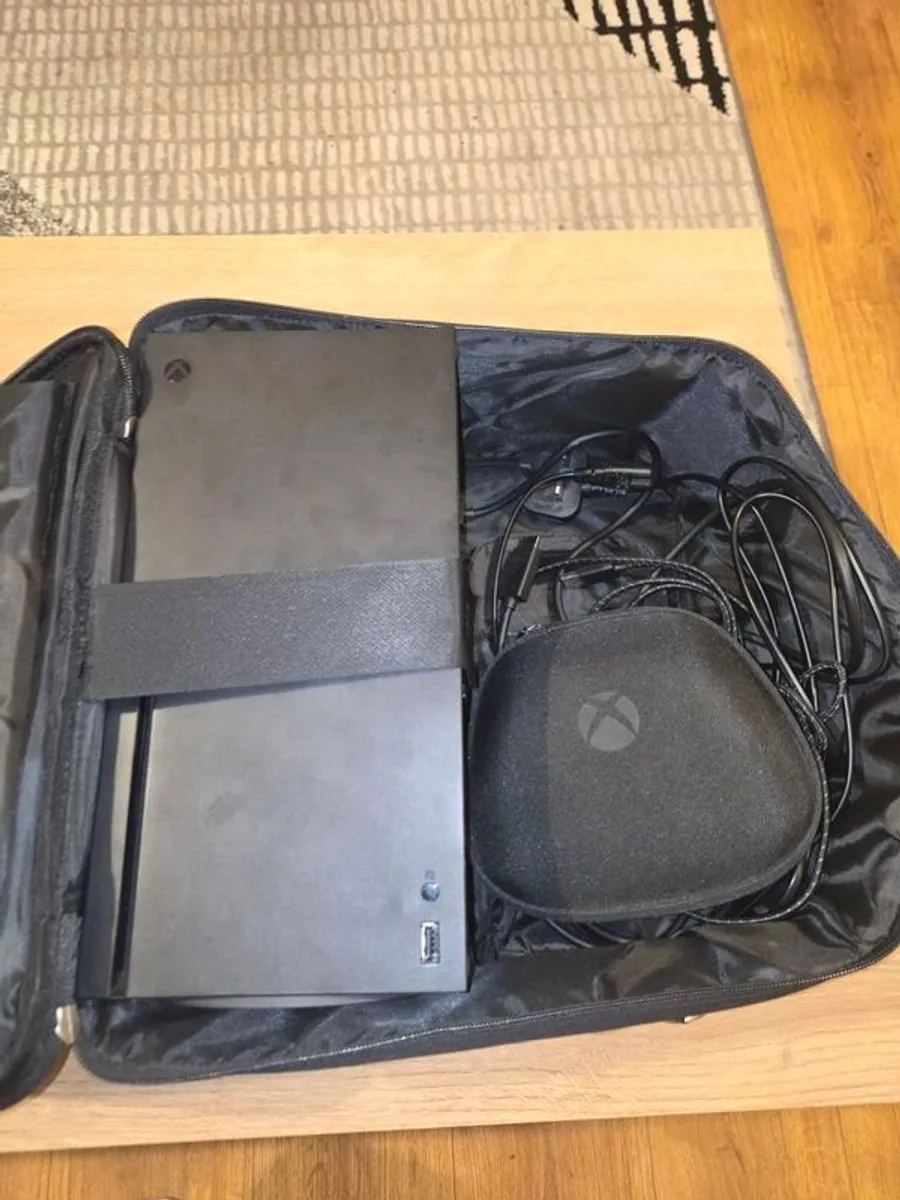 Xbox Series X Full Package!! Series 2 controller, Turtle Beach headset Stealth 500, Xbox Travel Bag - Image 3