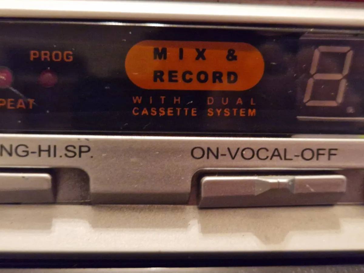 Goodmans XB-20CDG Karaoke Machine, CD, 2 tape deck - Image 2