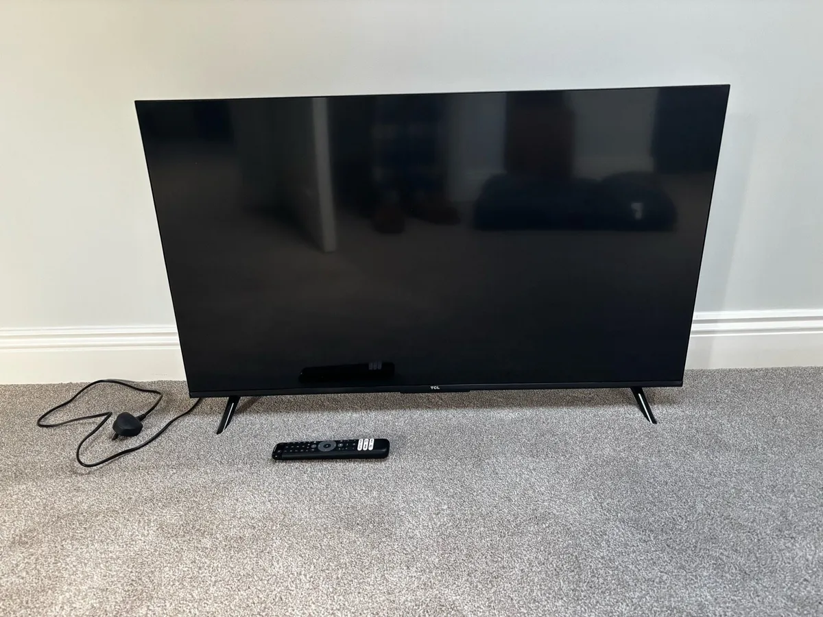Tv - never used - free to take - Image 2
