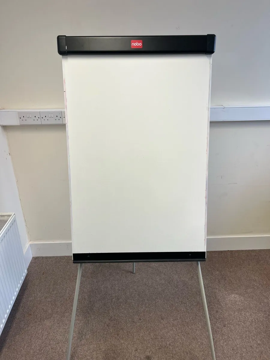 Nobo Flipchart Easel / Whiteboard – Tripod Stand - Image 1