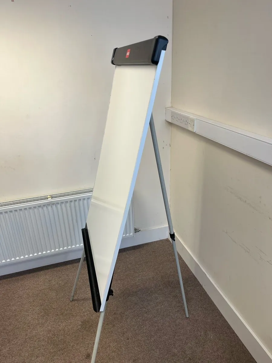 Nobo Flipchart Easel / Whiteboard – Tripod Stand - Image 2