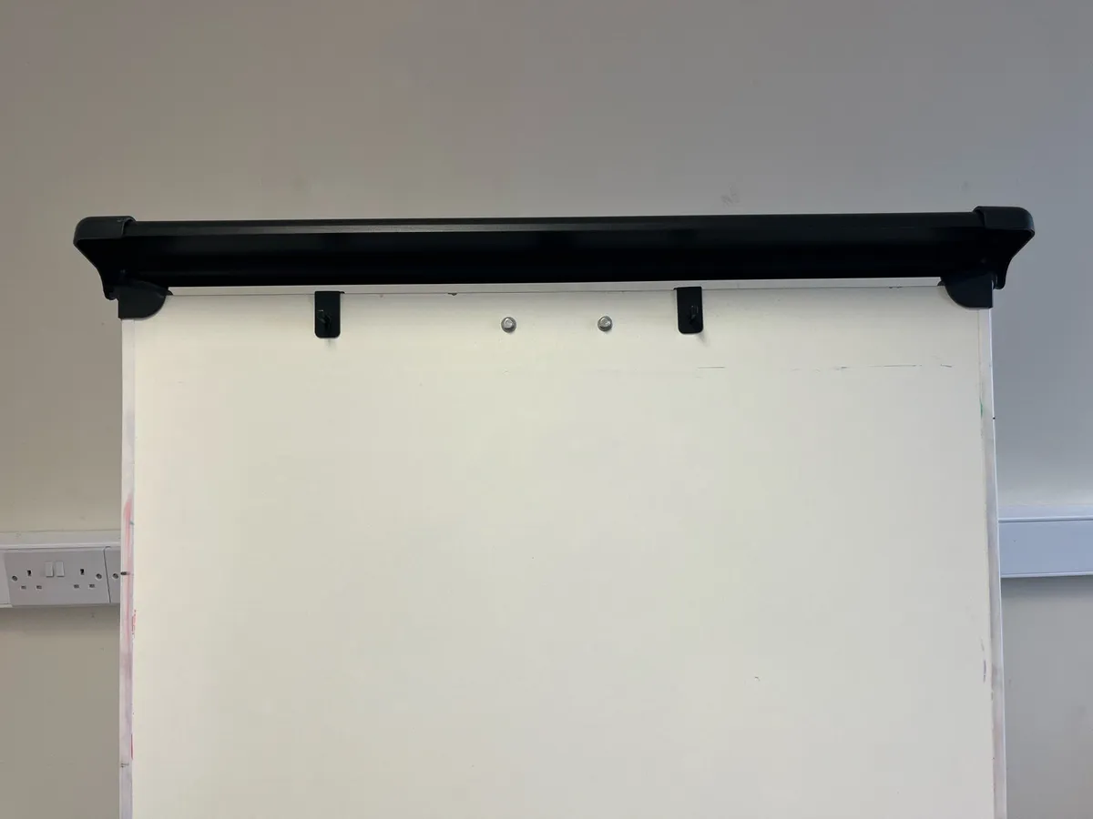 Nobo Flipchart Easel / Whiteboard – Tripod Stand - Image 3
