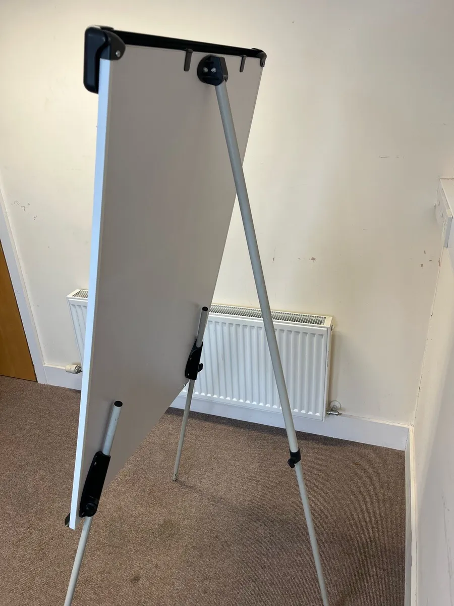 Nobo Flipchart Easel / Whiteboard – Tripod Stand - Image 4