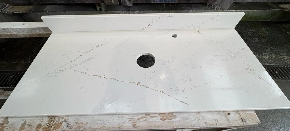 Quartz island & Vainty for sale - Image 2