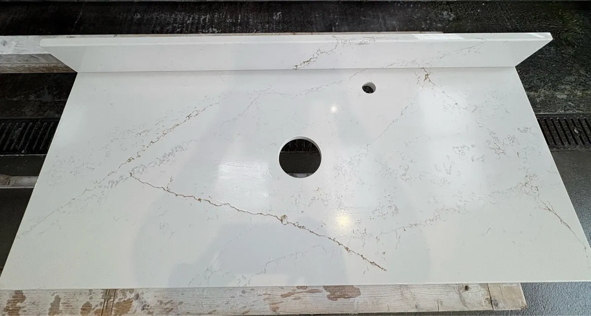 Quartz island & Vainty for sale - Image 3