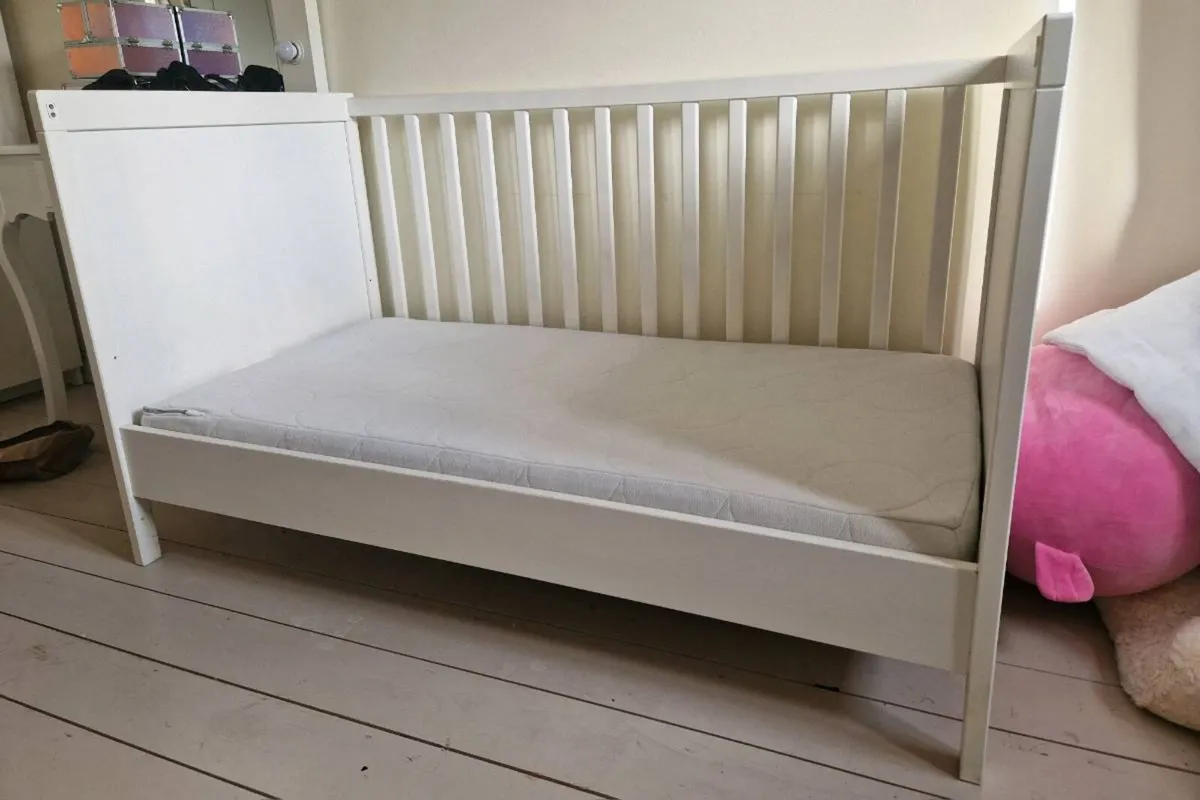 Cot bed - Image 1