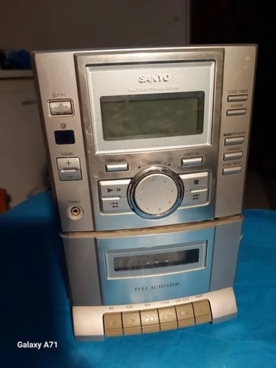 Sanyo Mini HiFi System, Model DC-DA100 - Image 2