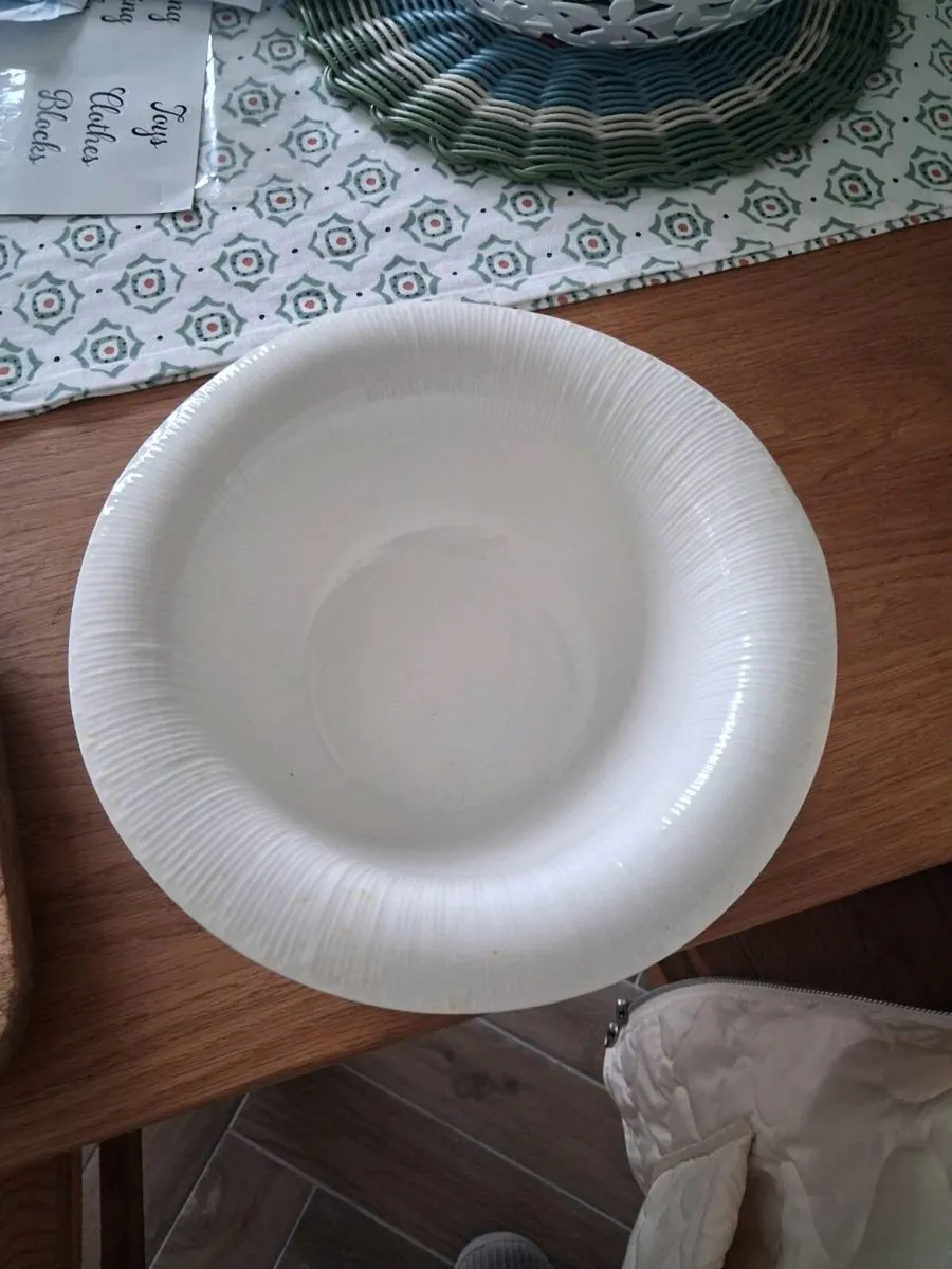 Selection of serving dishes - Image 2