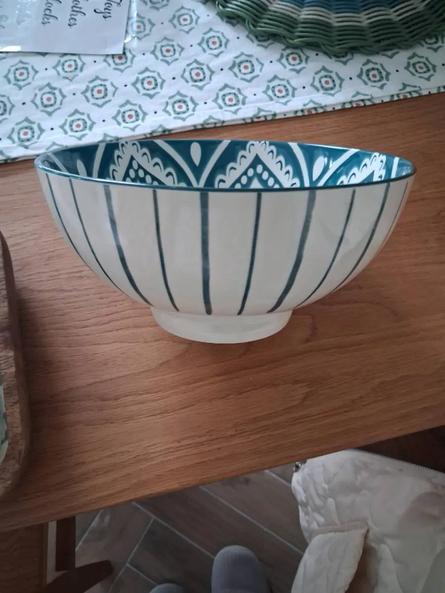 Selection of serving dishes - Image 4