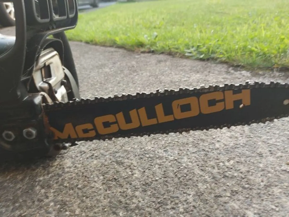 McCulloch Petrol Chainsaw in excellent condition - Image 2