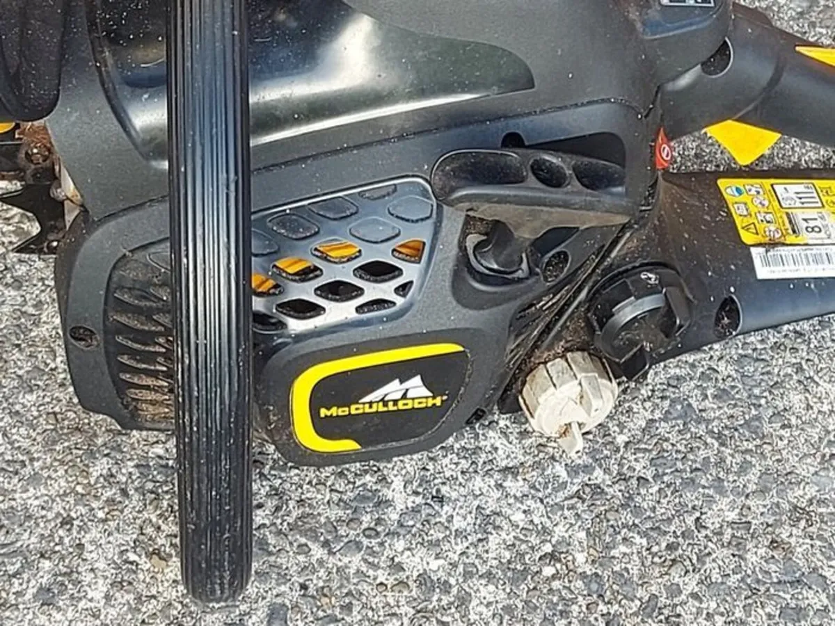 McCulloch Petrol Chainsaw in excellent condition - Image 4