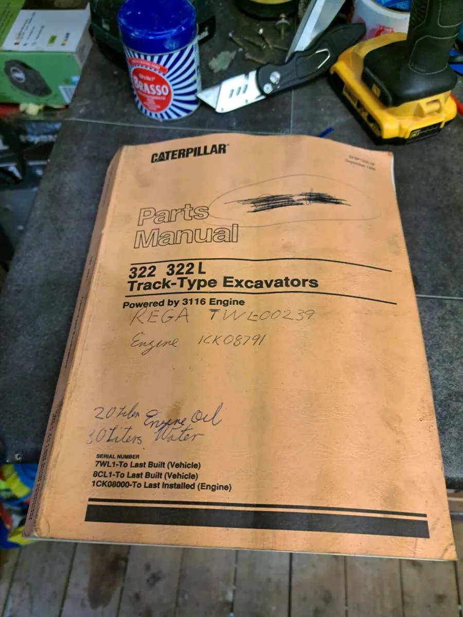 Caterpillar  322 excavator  parts book - Image 1