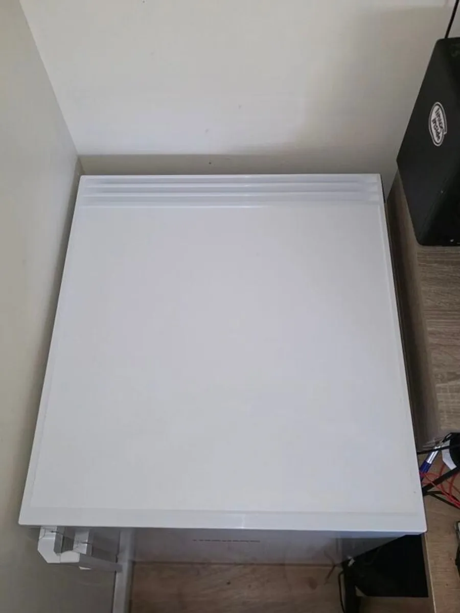 fridge - Image 1