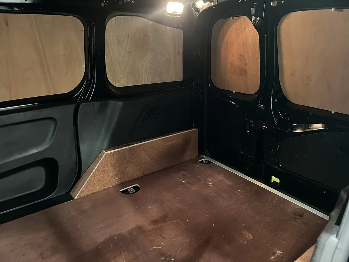 2023 Peugeot Partner Panel Van - Image 3