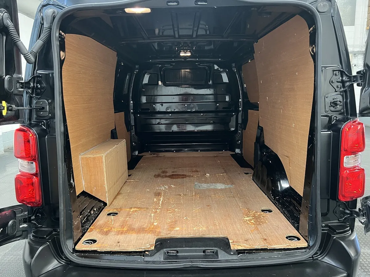 2023 Citroen Dispatch Panel Van - Image 2
