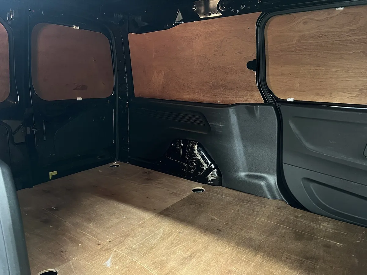 2023 Vauxhall Combo Panel Van - Image 4