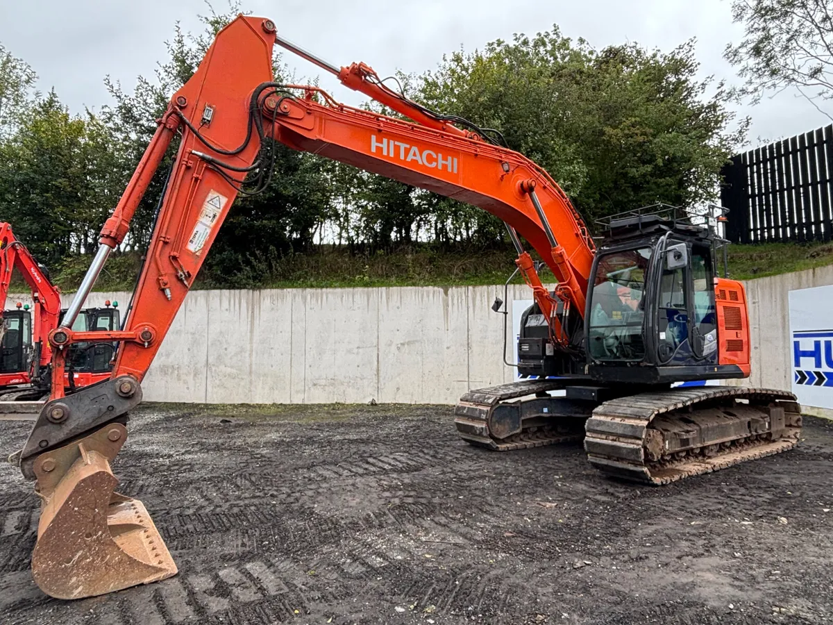 2015 HITACHI ZX225-5B **LOVELY EXAMPLE** - Image 3