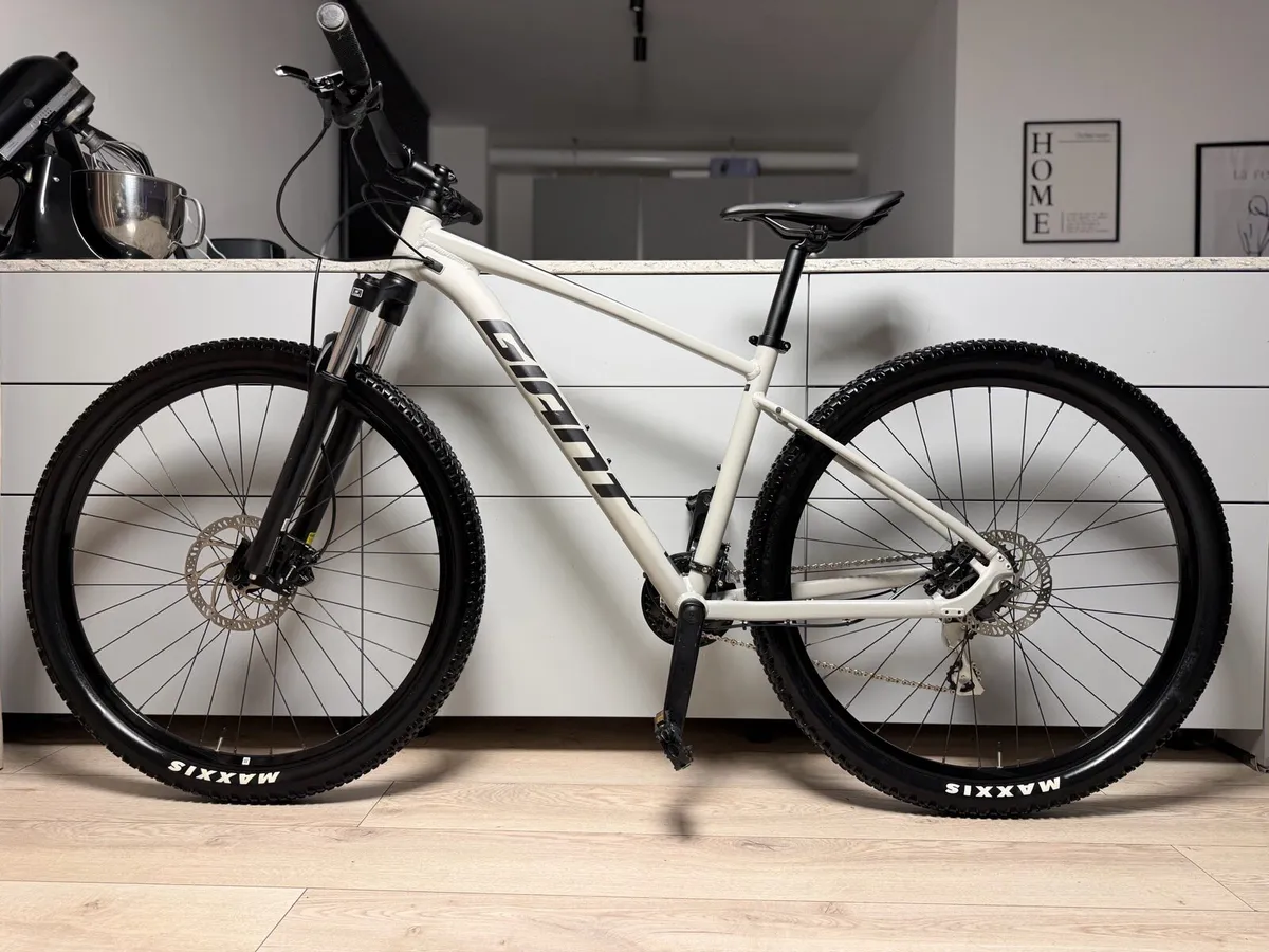 GIANT Talon 2 Hardtail Bike (Like NEW) - Image 2
